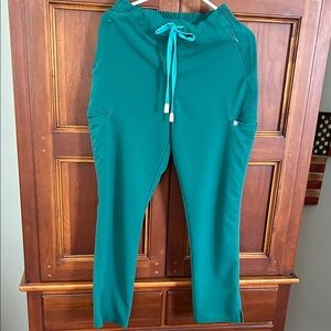 Figs Zamora women’s scrubs. Size Small/Petite